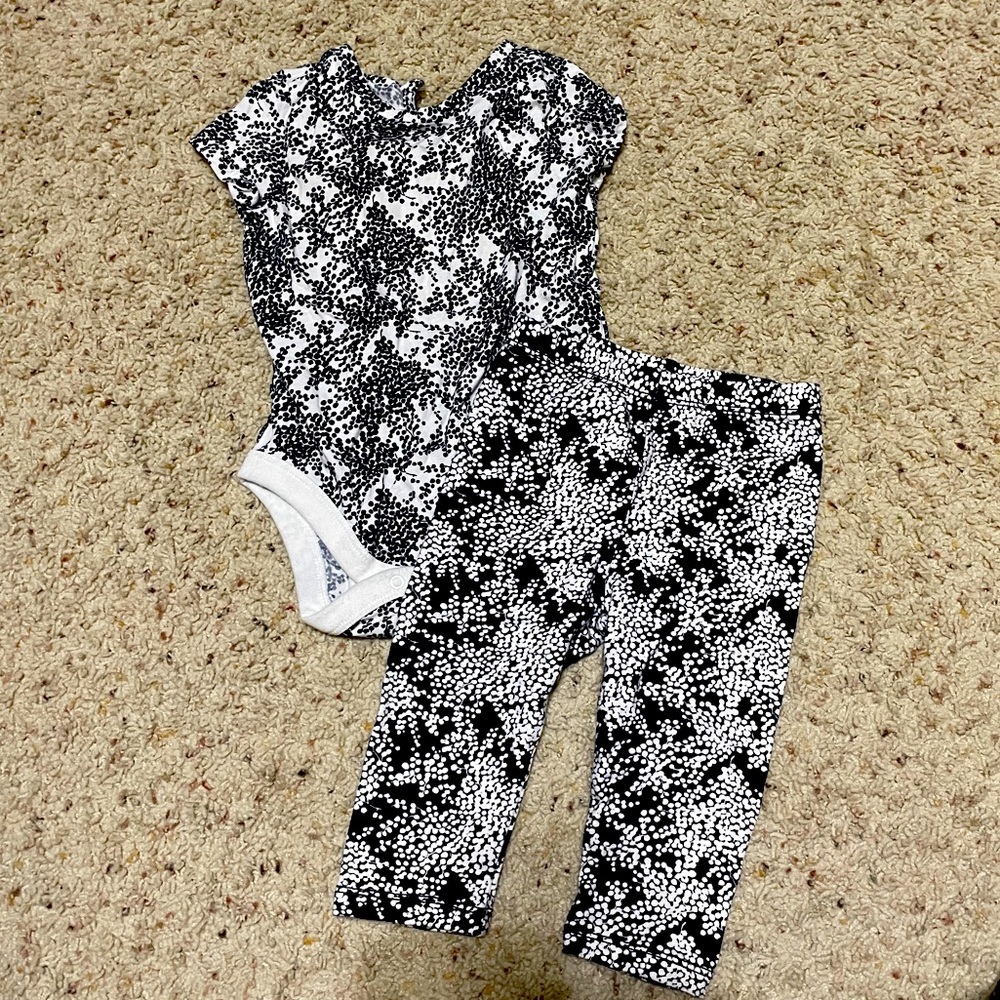 6-12 months Baby Gap onesie and pants